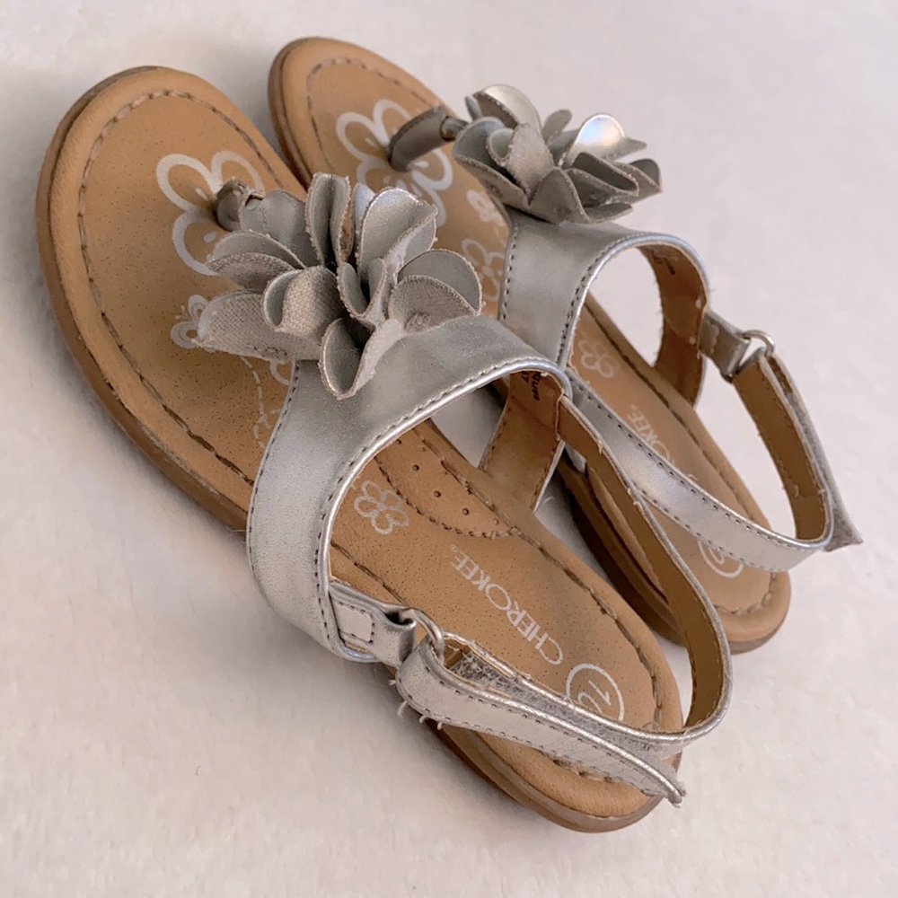 {Target} Cherokee | Silver Flower Spring/Summer Side Closure Sandal (10) - Picture 8 of 13